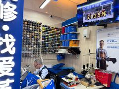 -爱革·奢品·鞋包·衣物·家居(金桥国际商业广场店)