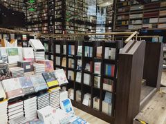 -钟书阁(群光广场店)