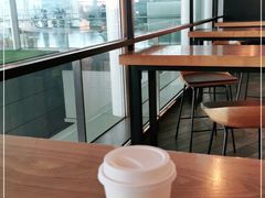 靠窗位-星巴克(西安机场1店T3到达店)