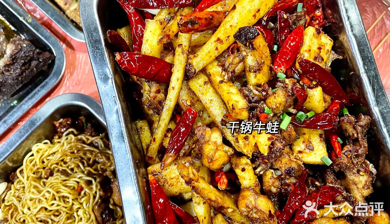 坐满回头客的夜宵店🥢藏在巷子中的烟火气💥