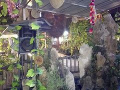 -茅草房·河畔园林火锅