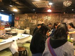 等位区-鲜入围煮花胶鸡海鲜火锅