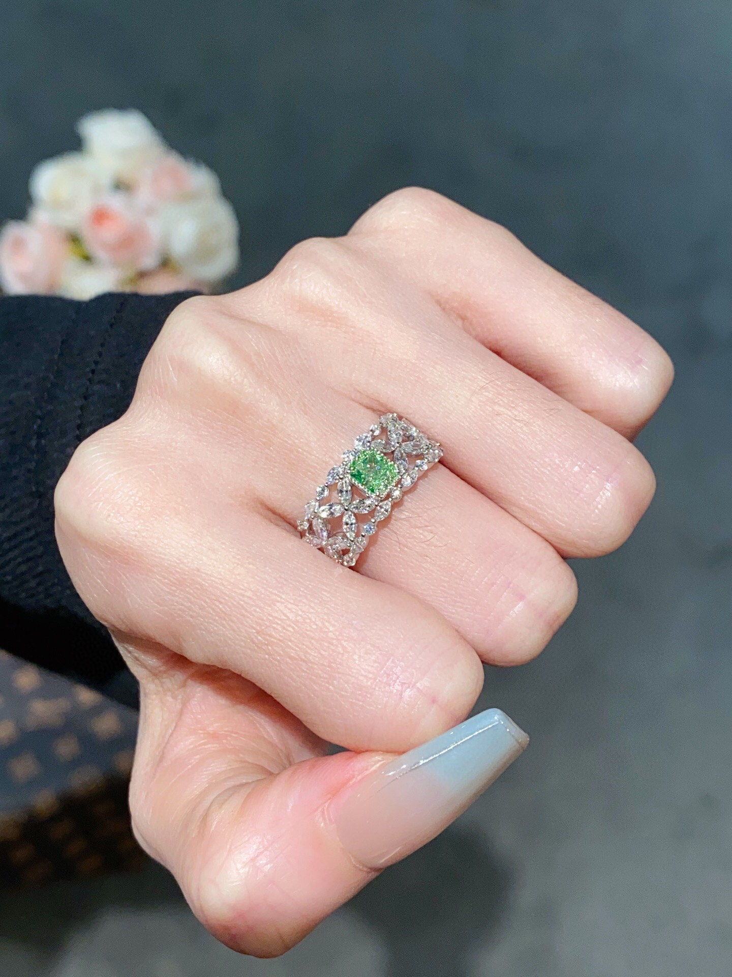 18k金绿钻戒指 复古宫廷风镂空设计