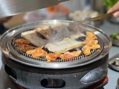 -围炉肉舍•炭烤活鳗•丹东海鲜烤肉(步行街店)