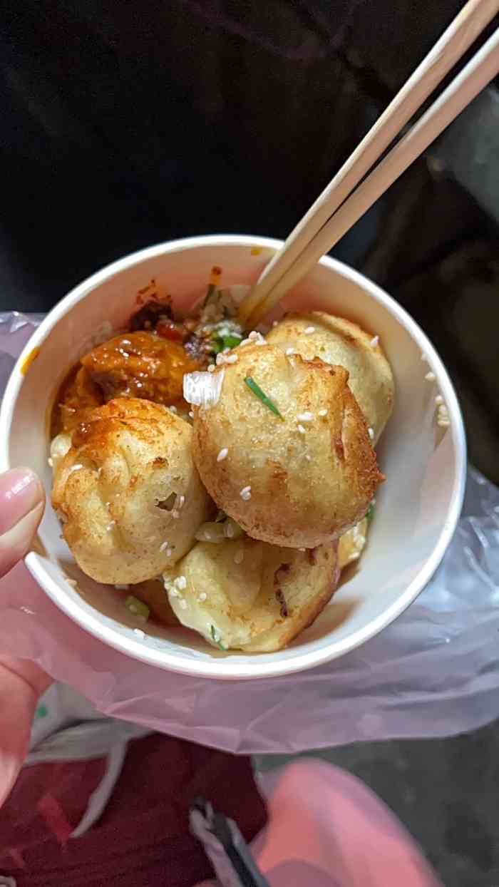 阿宝生煎包(万松园总店)-"一条街都是美食,也太快乐了!在小区居民.