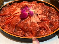 安格斯牛肉-鲜入围煮花胶鸡海鲜火锅