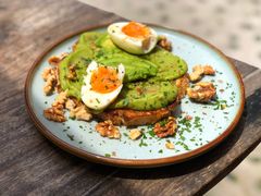 牛油果煮蛋吐司-RAC BAR(安福路店)