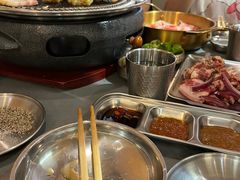 -围炉肉舍•炭烤活鳗•丹东海鲜烤肉(步行街店)