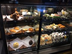 面包甜点陈列柜-星巴克(广州中华广场B1层店)