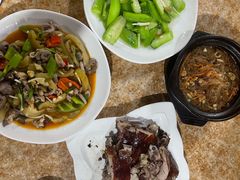 -黄记四更烤乳猪店