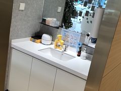 -瑞尔齿科(上海长风大悦城店)