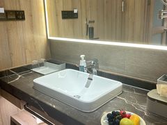 -上海外滩老码头亚朵酒店