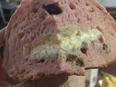 火龙果葡萄软欧包-奈雪的茶(市百一店)