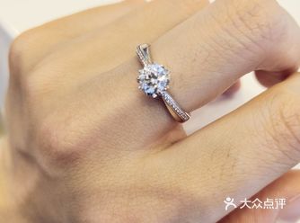 每一对相爱的情侣都该拥有专属的婚戒