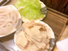 -肖肖酸萝卜鱼火锅(总店)