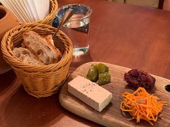 No1&nbsp;自家鹅肝酱配酸菜和冈冈法棍-羽深肉铺 Steak & Wine
