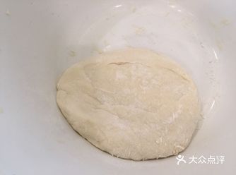 1.面和水的比例1:0.65，即一斤面配6两5的水