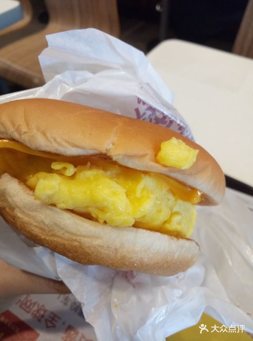 麦当劳(民治大道店)吉士炒双蛋堡图片 - 第1张