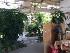 大堂-红栌温泉山庄生态美食餐厅