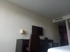 -桔子酒店(上海西藏北路地铁站店)