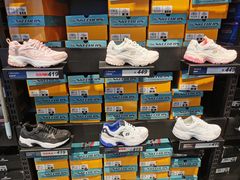 -SKECHERS 斯凯奇(上海国际时尚中心店)