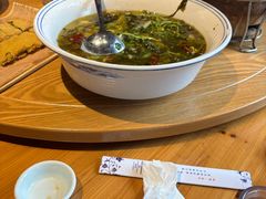 -头上红煨盐鸡·非遗院子餐厅