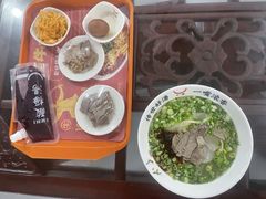 -牛一嘴·兰州牛肉面·大盘鸡(财富中心店)