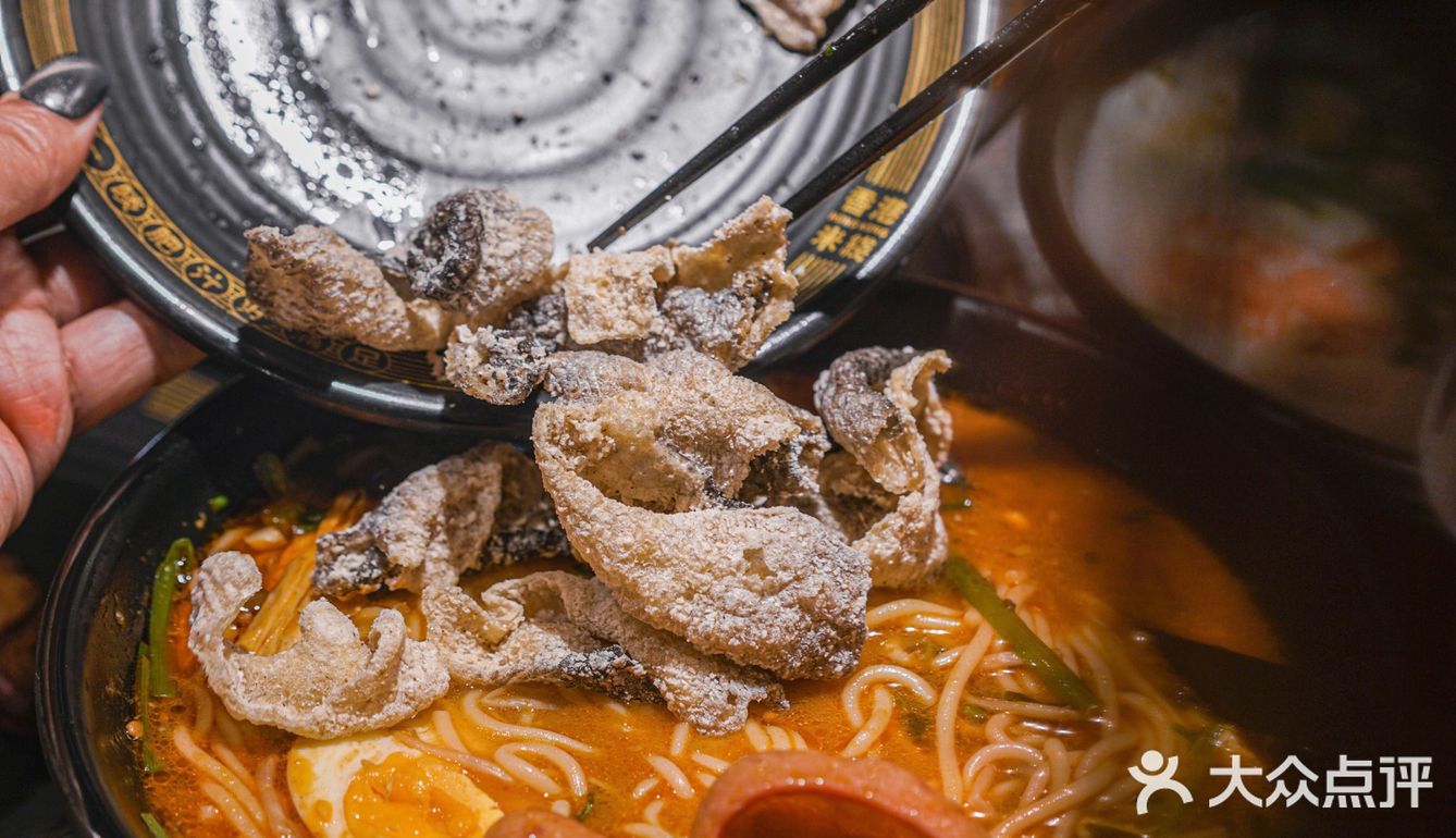 拜托你赶紧去打卡✨香港街头风肥汁米线