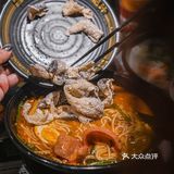 拜托你赶紧去打卡✨香港街头风肥汁米线