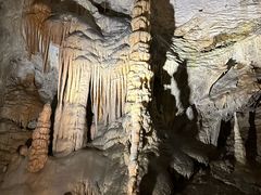 -波斯托伊纳溶洞