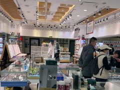 -美式眼镜·授权蔡司.依视路.尼康.豪雅.明月(人民广场店)