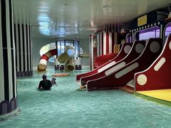 -涨巢·潮玩水疗局