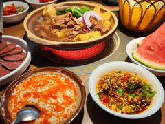 -蔡婶牛腩牛杂煲(长安万科店)