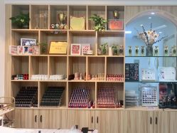 -灰姑娘美甲美睫馆