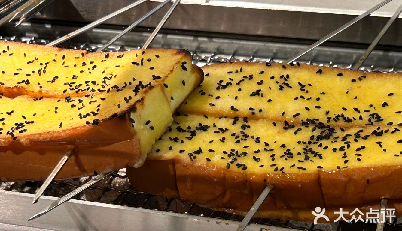 咩咩烤羊腿 | 记得早点来排队哦[糖果]