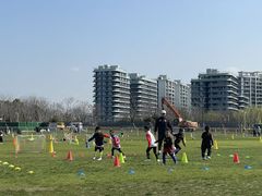 -Riverside河畔少儿足球培训(前滩店)