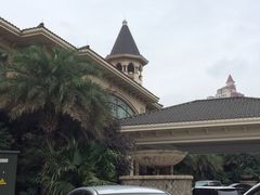 -地中海阳光大酒店(南昌红谷滩学府大道地铁站店)