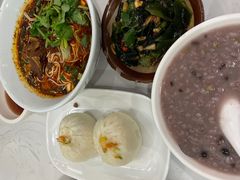 -李与白包子铺(桐梓林店)