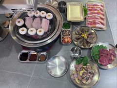 -围炉肉舍•炭烤活鳗•丹东海鲜烤肉(步行街店)