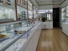 -翰佐蔡司小乐圆·依视路星趣控·暴龙眼镜折扣店