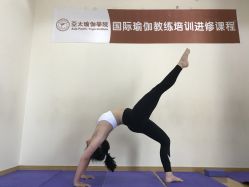 -亚太瑜伽普拉提学院
