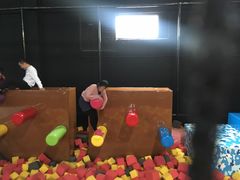 -嘿哟动霸CHUA·新潮玩运动娱乐中心·蹦床滑冰团建乐园