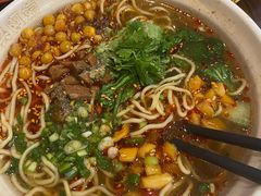 张飞牛肉面-爆炸头阿姨小四川正宗川味小吃(无任何分店)