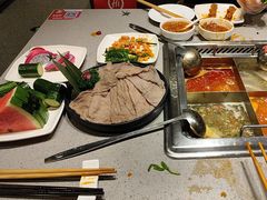 -海底捞火锅(曹安公路店)
