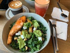 煎三文鱼牛油果色拉-wagas(暖山店)