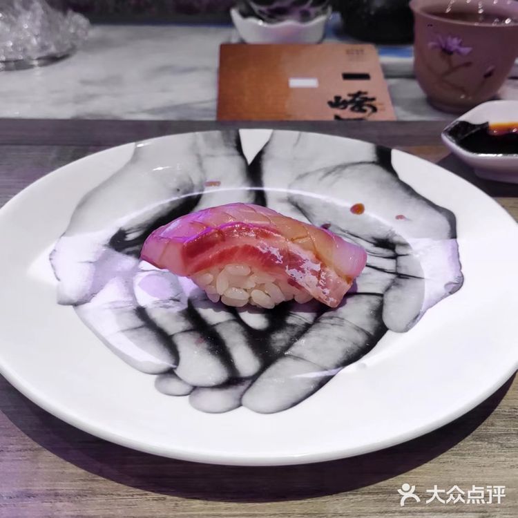 这家板前日料有点意思|三文鱼寿司只要6元,我可以随便炫~