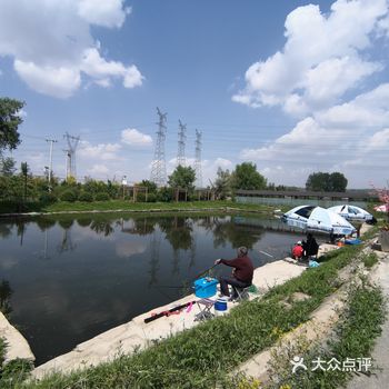 与家人朋友一起支上烤炉烤鱼烤肉或煮上鱼汤