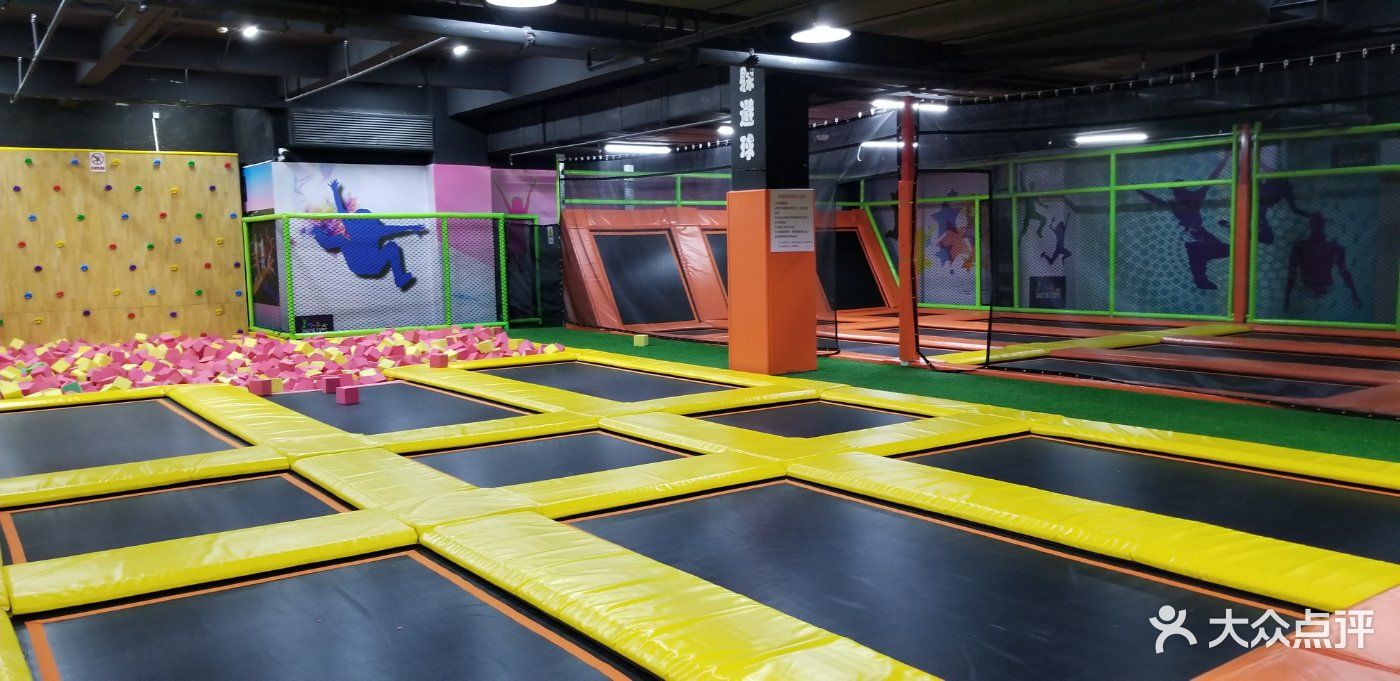蹦客地带蹦床主题运动馆