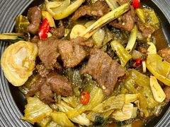 酸菜炒牛肉-唔止卤嘢·潮州府城菜(鹭江店)