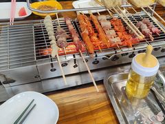 -哈尔滨小酒馆·鲜肉现穿自助烧烤(康新花园店)